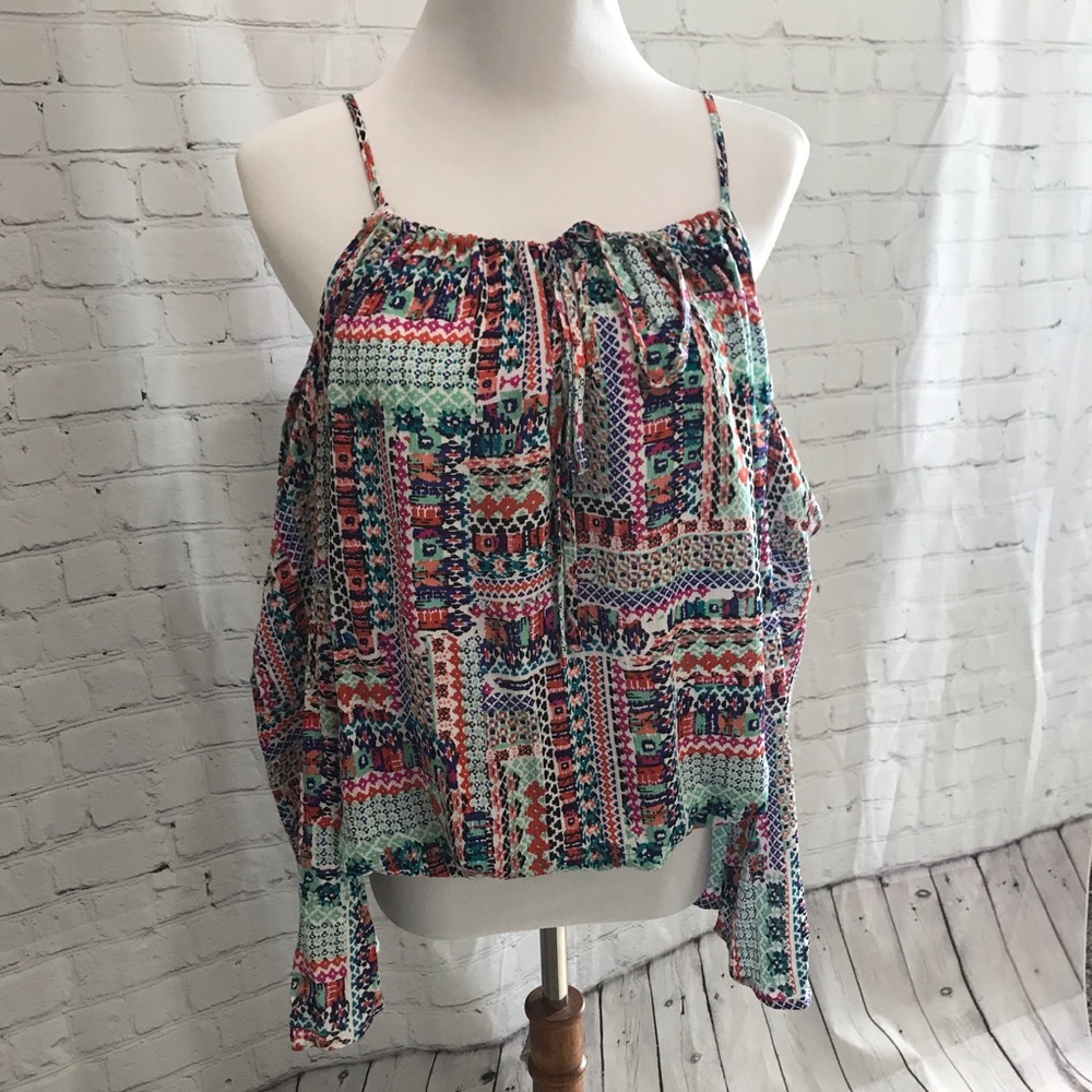 NWT CG cold shoulder top large